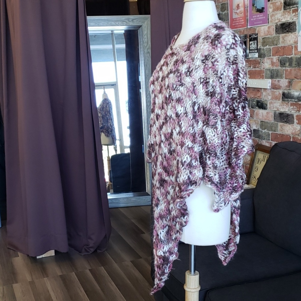 Lady's poncho - Picture 2 of 3